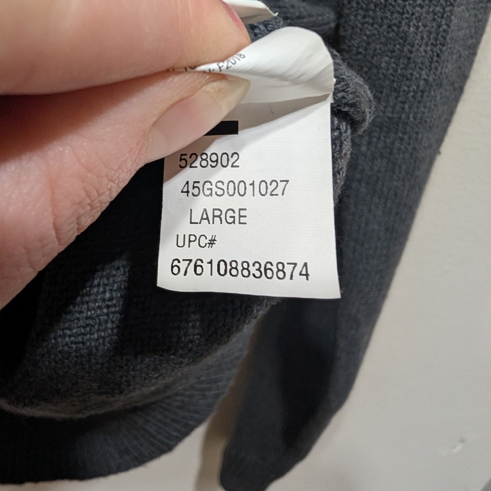 IZOD Men's Gray V-Neck Sweater - Picture 8 of 8